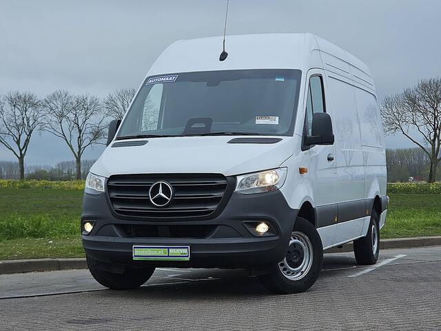Mercedes-Benz SPRINTER 317 L2H2 RWD Cruise control, Airco, Navi, Camera, Laneassist, Automaat, Mbux10, 170 Pk!
