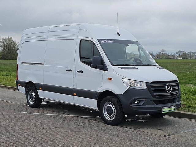 Mercedes-Benz SPRINTER 317 L2H2 RWD Cruise control, Airco, Navi, Camera, Laneassist, Automaat, Mbux10, 170 Pk!