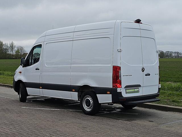 Mercedes-Benz SPRINTER 317 L2H2 RWD Cruise control, Airco, Navi, Camera, Laneassist, Automaat, Mbux10, 170 Pk!