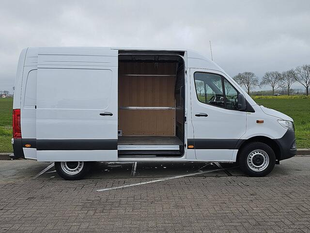 Mercedes-Benz SPRINTER 317 L2H2 RWD Cruise control, Airco, Navi, Camera, Laneassist, Automaat, Mbux10, 170 Pk!