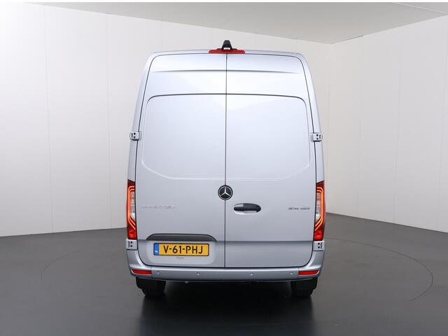Mercedes-Benz SPRINTER 319 CDI 190 PK | L2 H2 | AUTOMAAT | PRO | LED | KUNSTLEDER ZWART BEKLEDING | CAMERA | BETIMMERDE LAADRUIMTE | CARPLAY EN ANDROID AUTO | CRUISE | AIRCO | 17" LICHTMETALEN VELGEN | LUCHTGEVEERDE BESTUURDERSSTOEL | CERTIFIED