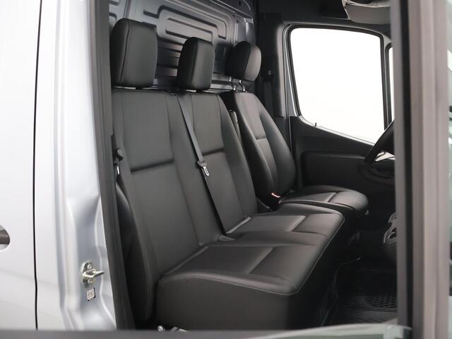 Mercedes-Benz SPRINTER 319 CDI 190 PK | L2 H2 | AUTOMAAT | PRO | LED | KUNSTLEDER ZWART BEKLEDING | CAMERA | BETIMMERDE LAADRUIMTE | CARPLAY EN ANDROID AUTO | CRUISE | AIRCO | 17" LICHTMETALEN VELGEN | LUCHTGEVEERDE BESTUURDERSSTOEL | CERTIFIED