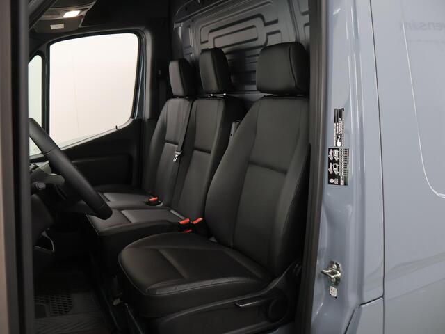 Mercedes-Benz SPRINTER 317 CDI | Aut. | L2 H2 | Pro | 3 zits | Stoelverwarming | Achteruitrijcamera | Betimmering | Laadvloer | Apple Carplay / Android Auto | Certified