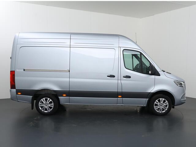 Mercedes-Benz SPRINTER 319 CDI L2 H2 Select | 3 zits | LED Koplampen | Lichtmetalen Velgen | Achteruitrijcamera | Stoelverwarming | Parkeersensoren Achter | Wand Betimmering |