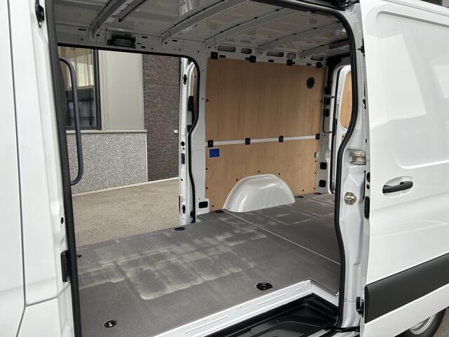 Mercedes-Benz SPRINTER 317 CDI L2 H1 L+R Schuifdeur / MBUX / Camera / Carplay navigatie / Geveerde stoel / Cruise control / Airco