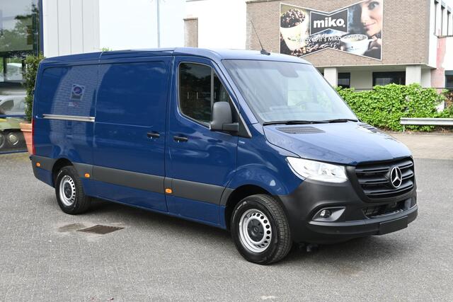 Mercedes-Benz SPRINTER 315 CDI L2H1 RWD MBUX met camera en parkeerpakket, Trekhaak, Etc.
