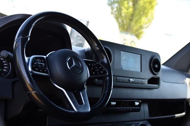 Mercedes-Benz SPRINTER 319 1.9 CDI L2H2 RWD Black Edition Camera, Cruise, Carplay, LED, 190pk, Multimedia, Automaat, Geveerde stoel, Sensoren, Trekhaak, Uniek!