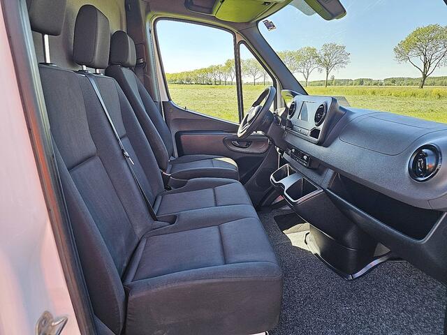 Mercedes-Benz SPRINTER 317 L3H2 3.5T Trekhaak Mbux Camera 170Pk Euro6 Airco! L3H2 3.5T-AHG Mbux Camera 170Pk Euro6 Airco!