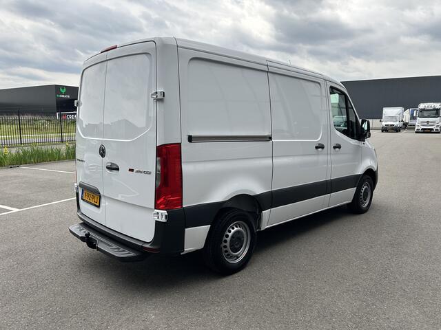 Mercedes-Benz SPRINTER 215 CDI L1 H1 / Trekhaak / Cruise control / Airco / 270 Graden achterdeuren