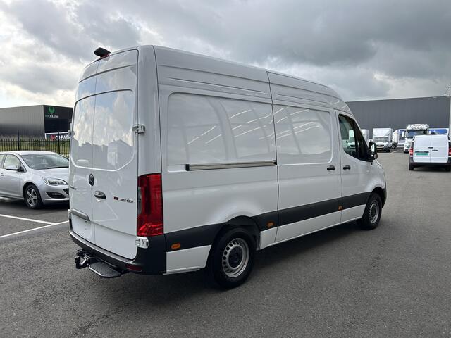 Mercedes-Benz SPRINTER 315 CDI RWD L2 H2 Pro MBUX / Trekhaak / Camera / Cruise control / Airco / 270 Graden achterdeuren