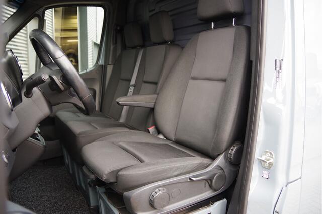 Mercedes-Benz SPRINTER 319 3.0 CDI V6 L2H1 AUT. LED, TREKHAAK, 360 CAMERA, ADAPT. CRUISE, MBUX 10'', STOELVERWARMING, STANDKACHEL, NAVI, CLIMA, PARKEERSENSOREN, CARPLAY