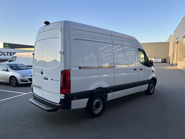 Mercedes-Benz SPRINTER 317 CDI L2 H2 Pro LED / MBUX / Navigatie / Camera / Parkeersensoren / Cruise control / Airco / 270 Graden achterdeuren