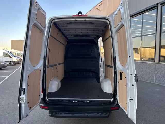Mercedes-Benz SPRINTER 317 CDI L2 H2 Pro LED / MBUX / Navigatie / Camera / Parkeersensoren / Cruise control / Airco / 270 Graden achterdeuren