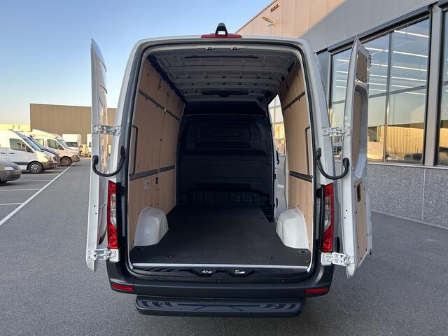 Mercedes-Benz SPRINTER 317 CDI L2 H2 Pro LED / MBUX / Navigatie / Camera / Parkeersensoren / Cruise control / Airco / 270 Graden achterdeuren