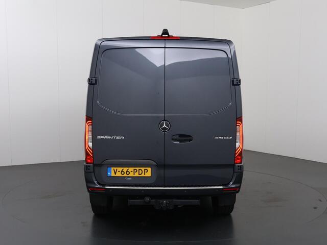 Mercedes-Benz SPRINTER 319 CDI | L2 H1 | 190 PK | AUTOMAAT | EDITION | DC DUBBELE CABINE | 6-ZITS | STYLINGPAKKET | DISTRONIC PLUS | 3500 KG TREKHAAK | STOELVERWARMING | NAVIGATIE | CAMERA | AIRCO | LED LAMPEN | CARPLAY EN ANDROID AUTO | LEDEREN BEKLEDING