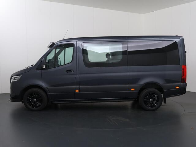Mercedes-Benz SPRINTER 319 CDI | L2 H1 | 190 PK | AUTOMAAT | EDITION | DC DUBBELE CABINE | 6-ZITS | STYLINGPAKKET | DISTRONIC PLUS | 3500 KG TREKHAAK | STOELVERWARMING | NAVIGATIE | CAMERA | AIRCO | LED LAMPEN | CARPLAY EN ANDROID AUTO | LEDEREN BEKLEDING