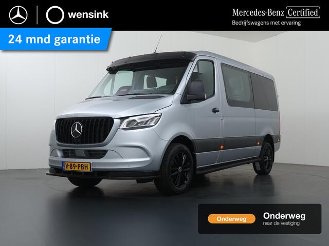 Mercedes-Benz SPRINTER 319 CDI | L2 H1 | 190 PK | EDITION | AUT. | DUBBELE CABINE | 6-ZITS | STYLINGPAKKET | DISTRONIC PLUS | 3500 KG TREKHAAK | STOELVERWARMING | NAVIGATIE | CAMERA | AIRCO | LED LAMPEN | CARPLAY EN ANDROID AUTO | LEDEREN BEKLEDING