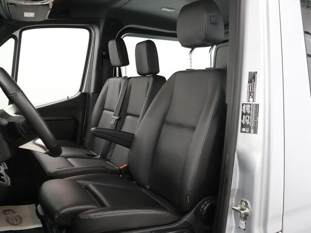 Mercedes-Benz SPRINTER 319 CDI | L2 H1 | 190 PK | EDITION | AUT. | DUBBELE CABINE | 6-ZITS | STYLINGPAKKET | DISTRONIC PLUS | 3500 KG TREKHAAK | STOELVERWARMING | NAVIGATIE | CAMERA | AIRCO | LED LAMPEN | CARPLAY EN ANDROID AUTO | LEDEREN BEKLEDING