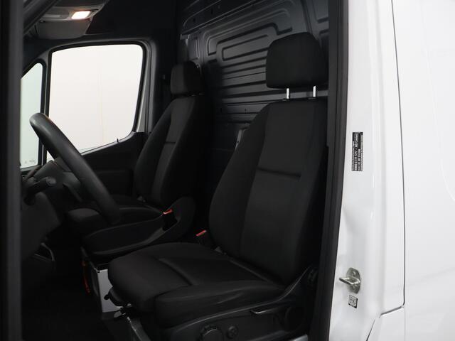 Mercedes-Benz SPRINTER 317 CDI | Aut. | L2 H2 | Navigatie | Parkeercamera | 2-zits | Opstaptrede achter | Cruise Control |