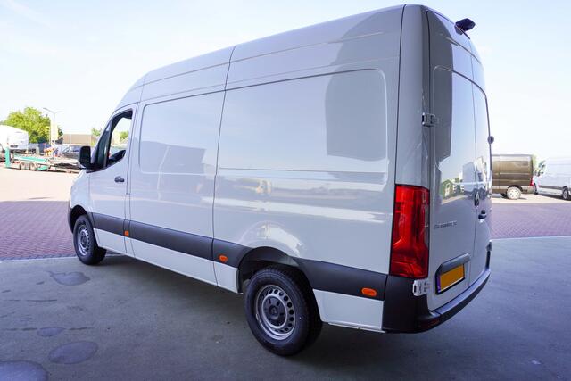 Mercedes-Benz SPRINTER 319 CDI 191PK L2H2 Pro Automaat Airco | Cruise | Camera | geveerde stoel | Trekgewicht 3.500KG