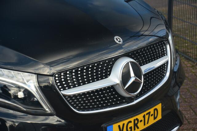 Mercedes-Benz V-KLASSE 300d Extra Lang DC Avantgarde Edition | AMG pakket | Navigatie | Camera | Stoelverwarming | Elek. Schuifdeuren |