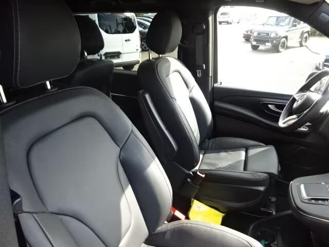 Mercedes-Benz V-KLASSE 300d L2 Avantgarde Grijs Kenteken Leder Distronic Camera Trekhaak LED MBUX 2 EL. Schuifdeuren