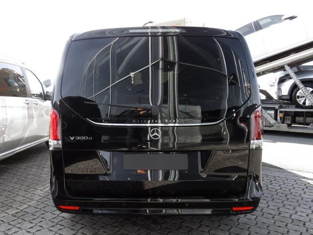 Mercedes-Benz V-KLASSE 300d L3 Avantgarde 8 personen Leder Distronic Camera LED MBUX 2 EL. Schuifdeuren
