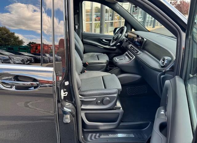 Mercedes-Benz V-KLASSE 300d L3 Avantgarde 8 personen Leder Distronic Camera LED MBUX 2 EL. Schuifdeuren