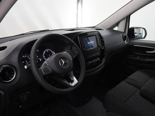 Mercedes-Benz VITO eVito 66 kWh | L2 | AUT. | AIRCO | STOELVERWARMING | BIJRIJDERSBANK | ACHTERDEUREN | 284 WLTP | LEREN STUURWIEL | MULTIFUCTIONEEL STUURWIEL | DAB+ | CHROOM INTERIEUR PAKKET | REGENSENSOR