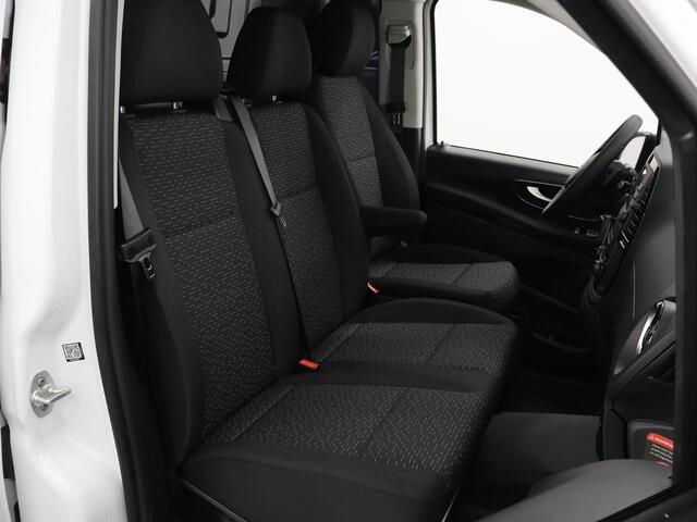 Mercedes-Benz VITO eVito 66 kWh | L2 | AUT. | AIRCO | STOELVERWARMING | BIJRIJDERSBANK | ACHTERDEUREN | 284 WLTP | LEREN STUURWIEL | MULTIFUCTIONEEL STUURWIEL | DAB+ | CHROOM INTERIEUR PAKKET | REGENSENSOR