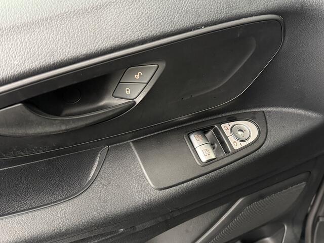 Mercedes-Benz VITO 114CDI Lang Black Edition Dubbele Cabine | Led | Navigatie | Camera | Airco | Cruise |