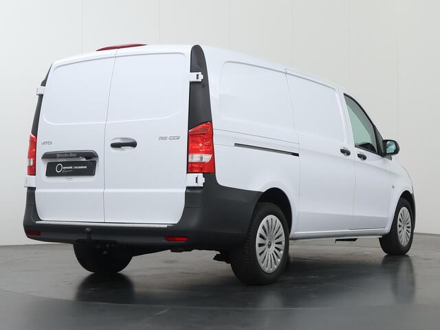 Mercedes-Benz VITO 116 CDI | L2 | PRO | AUT. | 160 PK | ACHTERUITRIJCAMERA | 2500 KG TREKHAAK | CRUISE CONTROL | AIRCO | DODEHOEKDETECTIE | NAVIGATIE | 3-ZITS | COMFORT CHAUFFEURSSTOEL