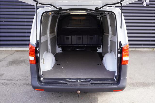 Mercedes-Benz VITO 114 CDI 136pk Automaat L2H1 Lang Apple Carplay Navigatie Camera Trekhaak ACC Cruise control Achterklep