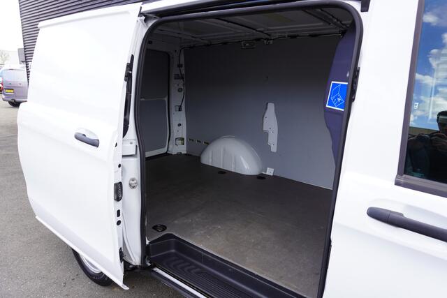 Mercedes-Benz VITO 114 CDI 136pk Automaat Lang L2 Trekhaak Apple Carplay Camera Navi Stoelverwarming ACC Cruise control