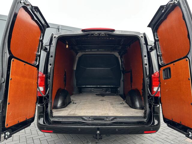 Mercedes-Benz VITO 114 CDI 136 PK AUTOMAAT 9G-TRONIC SPORT / L2H1 / 1e EIG. / ACHTERDEUREN / LED / CAMERA / PDC / AIRCO ECC / CRUISE / TREKHAAK