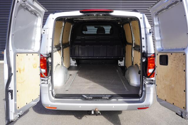 Mercedes-Benz VITO 116 CDI 160pk Lang L2 Airco Cruise control Trekhaak Parkeersensoren 17" Velgen