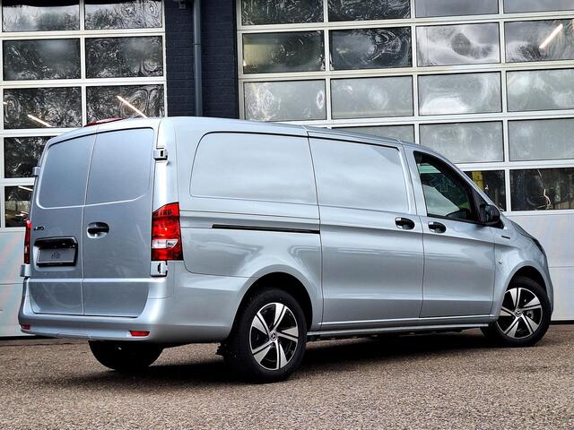 Mercedes-Benz VITO eVito 112 L2 60 kWh | Achteruitrijcamera | Dodehoekassistentie | Stoelverwarming Bestuurdersstoel | Tweezits Bijrijdersbank | Spoorassistent