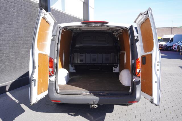 Mercedes-Benz VITO 111 CDI Lang EURO 6 - Airco - Cruise - Trekhaak - ¤ 14.499,- Excl.