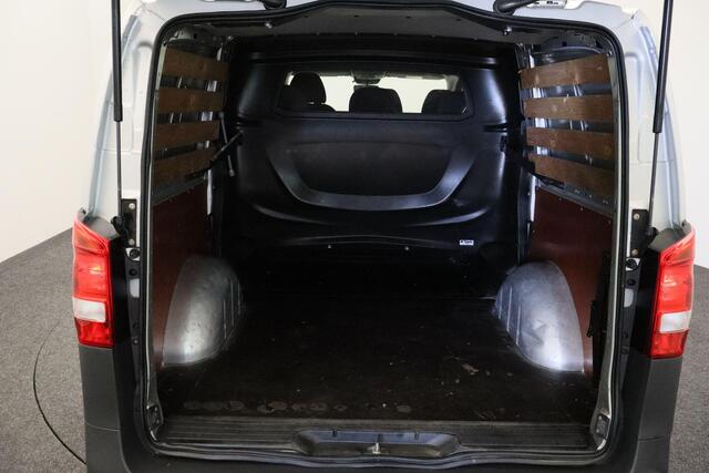 Mercedes-Benz VITO 111 CDI Lang Dubbel Cabine 2017 | Achteruitrij Camera | Trekhaak | Carplay | Isofix | Carplay | Elektrische Spiegel Verstelling | Nationale Autopas