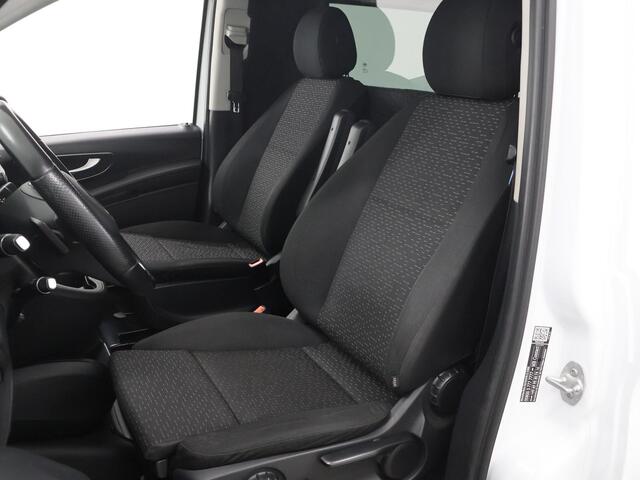 Mercedes-Benz VITO 116 CDI | AUT. | L1 | INRICHTING LAADRUIMTE | DISTRONIC PLUS | LED KOPLAMPEN | TREKHAAK | ZIJRUIT | CLIMATE CONTROL | 2-ZITS | STOELVERWARMING | CERTIFIED