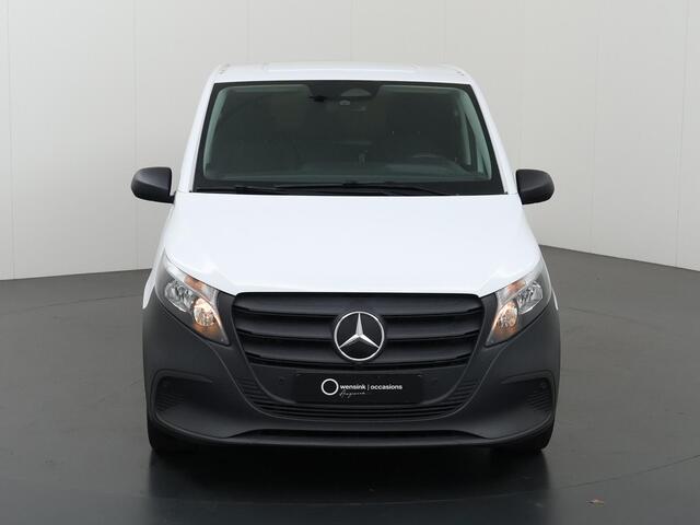 Mercedes-Benz VITO 116 CDI | L2 | PRO | AUTOMAAT | NAVIGATIE | TREKHAAK | STOELVERWARMING | CAMERA | CRUISE CONTROL | AIRCO | BETIMMERDE LAADRUIMTE | 3-ZITS | CERTIFIED