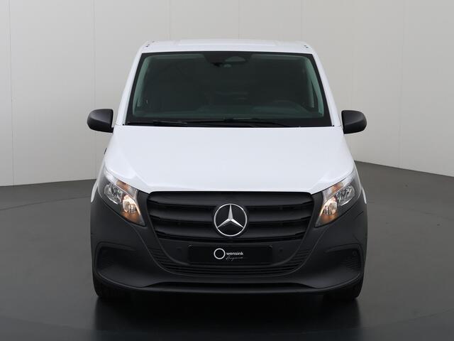 Mercedes-Benz VITO eVito 112 Bestelwagen L2 66 kWh | Navigatie | Achterdeuren | Schuifdeur links | Achteruitrijcamera | DC-lader 80 kW | Dodehoekassistent |