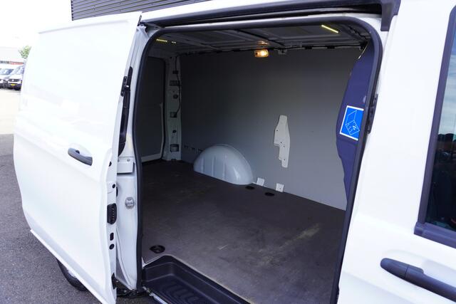 Mercedes-Benz VITO 140pk Automaat Extra Lang L3 XL Apple Carplay Navigatie Trekhaak ACC Cruise control Airco Stoelverwarming