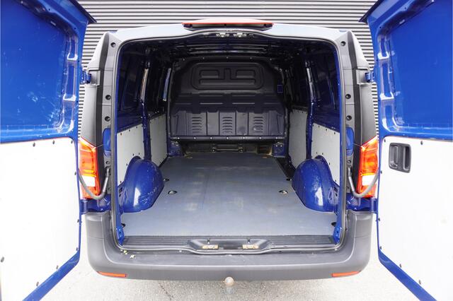 Mercedes-Benz VITO 140pk Automaat L2 ACC Cruise control Navigatie Camera Trekhaak 3-zits Airco Stoelverwarming