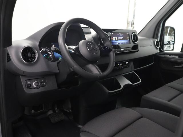 Mercedes-Benz eSprinter 314 GB L2 RWD PRO | Trekhaak | 3 zits | Achteruitrijcamera | Climate Control | Cruise Control | Airco |
