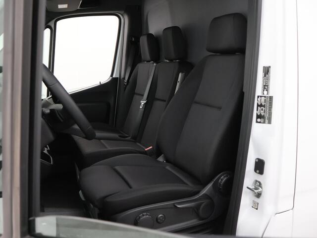 Mercedes-Benz eSprinter 414 L3 H2 PRO 113 kWh 4 ton GVW 4250 kg | 3 zits | Achteruitrijcamera | Trekhaak | Stoelverwarming | Cruise Control | Climate Control |