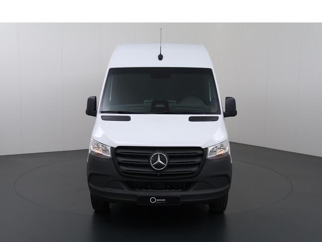 Mercedes-Benz eSprinter 414 L2 H2 RWD PRO 81kWh | TREKHAAK | STOELVERWARMING | CARPLAY / ANDROID AUTO | STANDKACHEL | OPSTAP TOT ACHTERDEUREN | DODEHOEKDETECTIE | 3-ZITS | 115 KW SNELLADEN | ACHTERUITRIJCAMERA