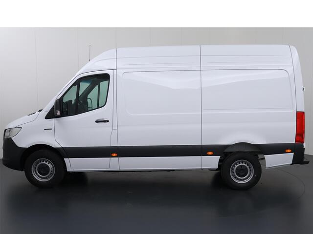 Mercedes-Benz eSprinter 414 L2 H2 RWD PRO 81kWh | TREKHAAK | STOELVERWARMING | CARPLAY / ANDROID AUTO | STANDKACHEL | OPSTAP TOT ACHTERDEUREN | DODEHOEKDETECTIE | 3-ZITS | 115 KW SNELLADEN | ACHTERUITRIJCAMERA