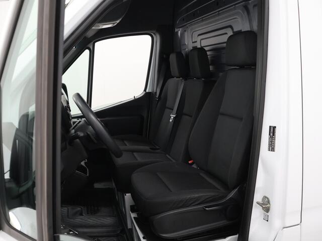 Mercedes-Benz eSprinter L2 H2 | 55 kWh | Parkeercamera | Bluetooth | Stoelverwarming | Keyless Go | Certified