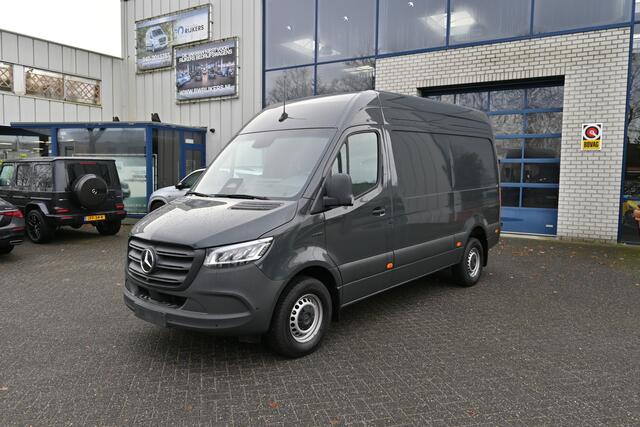 Mercedes-Benz eSprinter 320 L2H2 Select 81kWh DC Laden 115kW, Distronic, Trekhaak, Etc.
